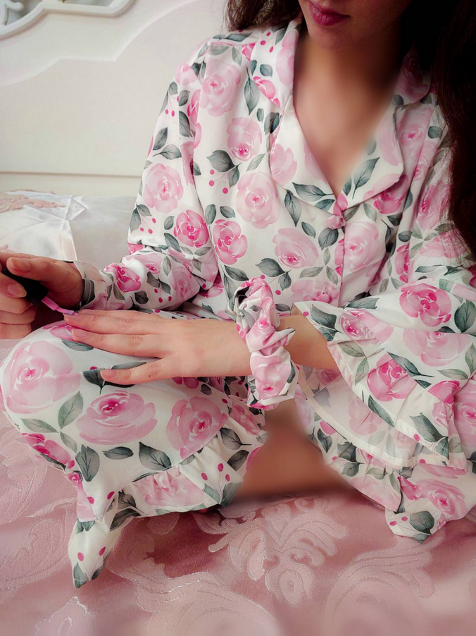 ست سه تیکه راحتی و خواب زنانه مدل گل رز